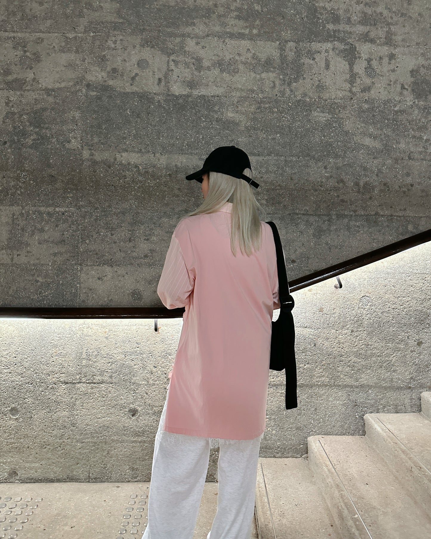 aalis PARRY FW25 ruffle U shape trimming shirt (Lt Pink stripe)