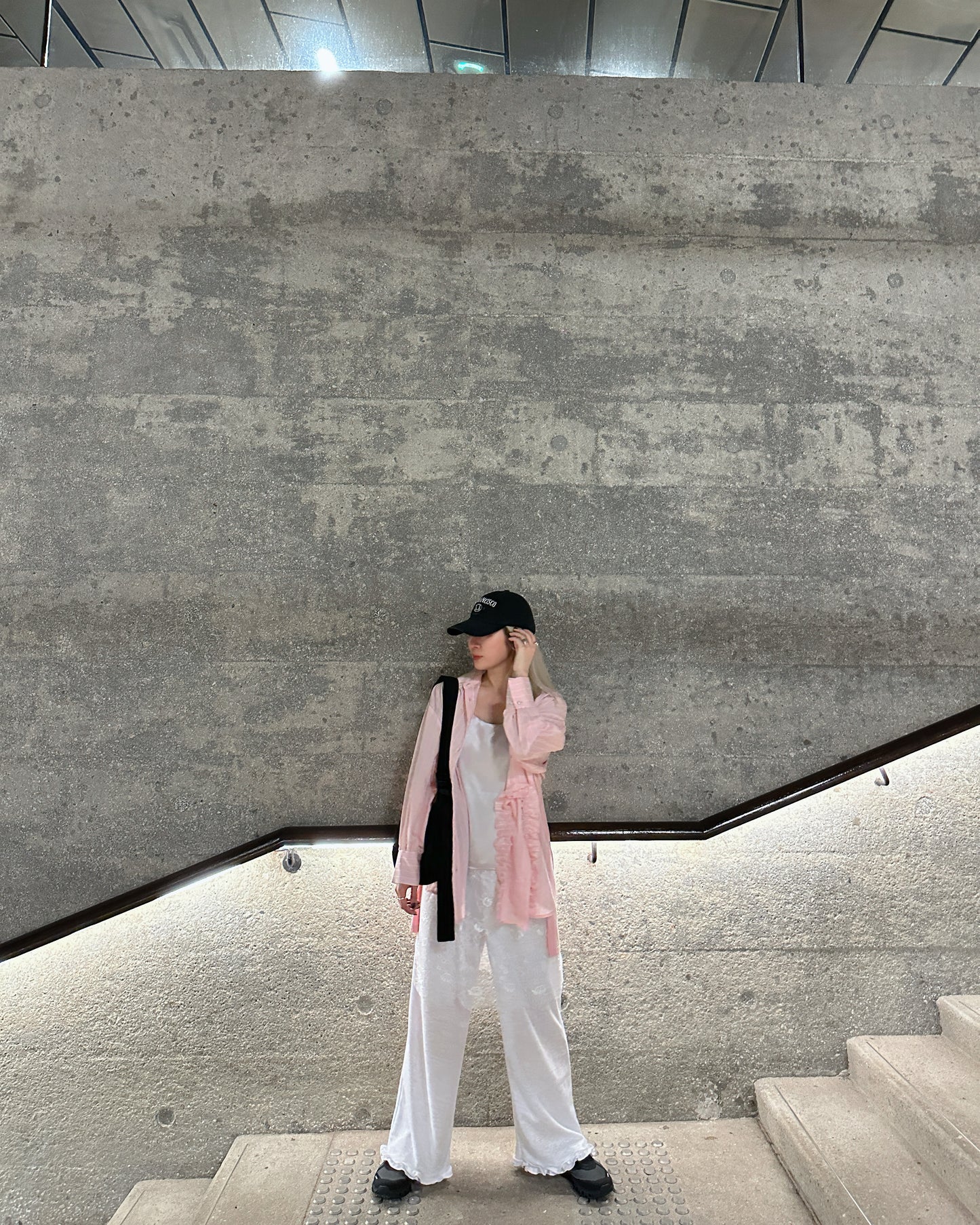 aalis PARRY FW25 ruffle U shape trimming shirt (Lt Pink stripe)