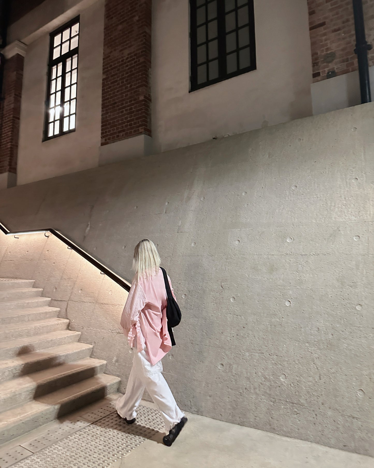 aalis PARRY FW25 ruffle U shape trimming shirt (Lt Pink stripe)