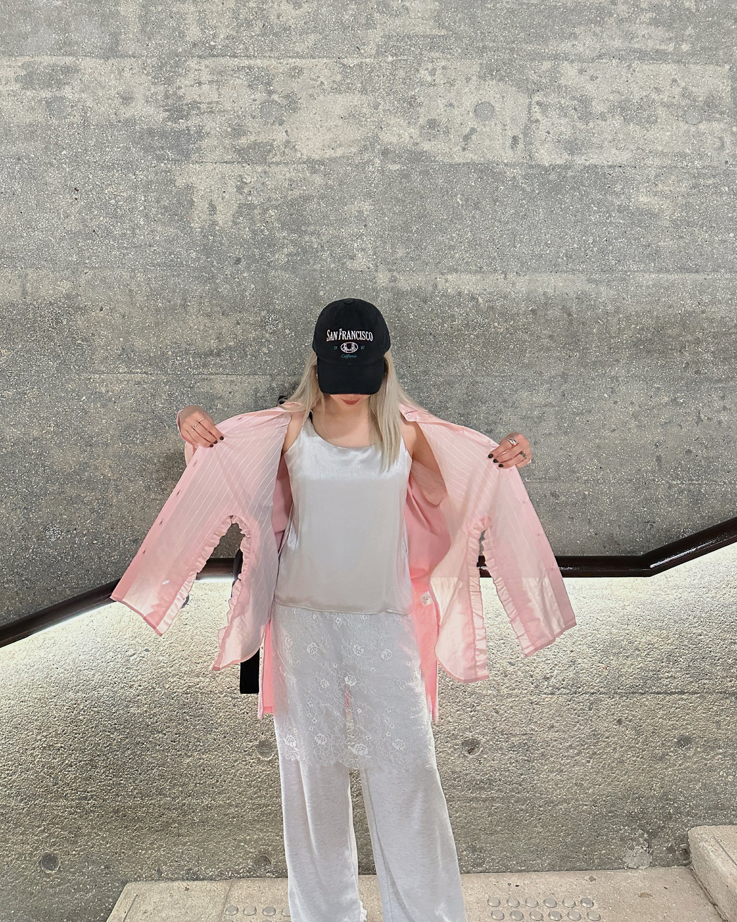 aalis PARRY FW25 ruffle U shape trimming shirt (Lt Pink stripe)