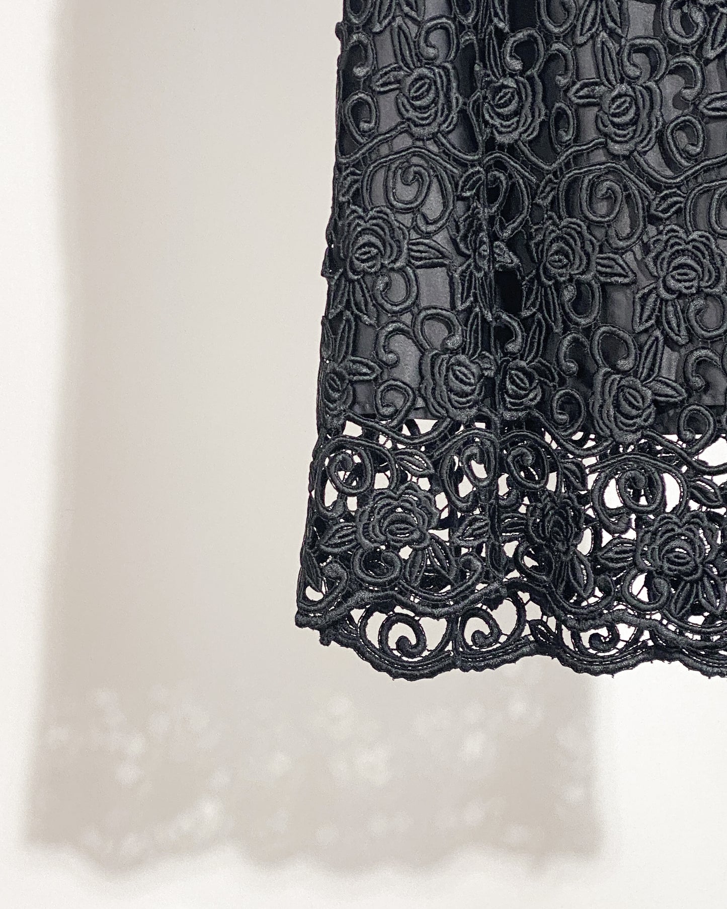 aalis VELLA guipure lace skirt (Black)