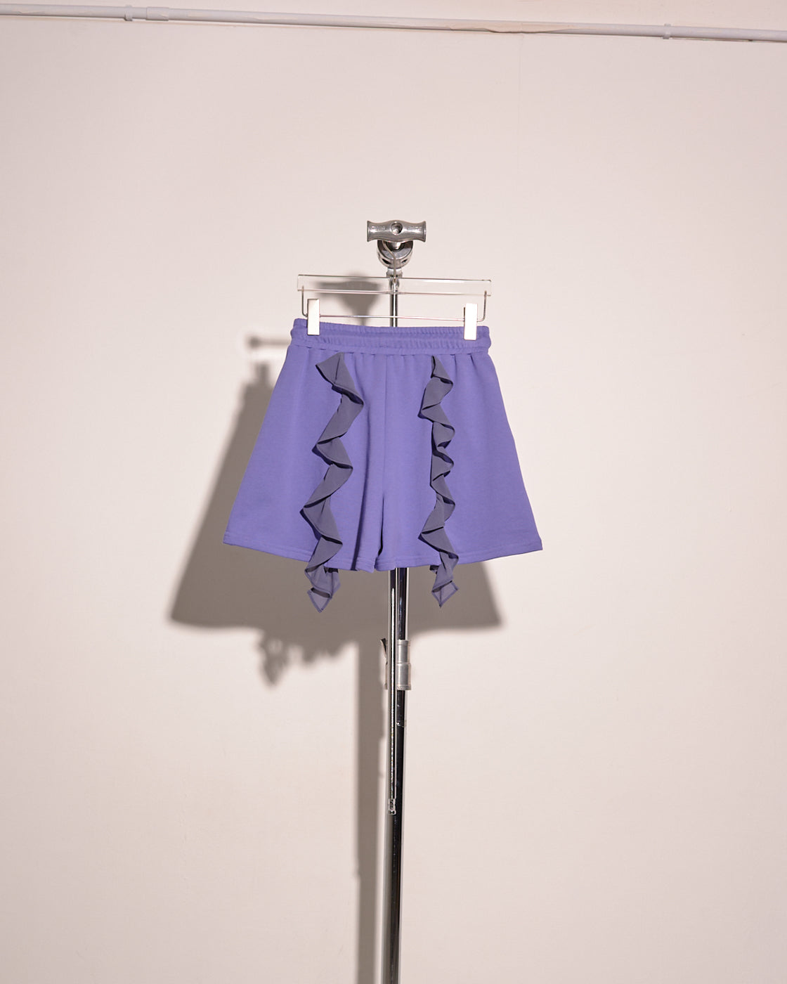 aalis ALANNA chiffon ruffle panel sweat shorts (Purple blue)