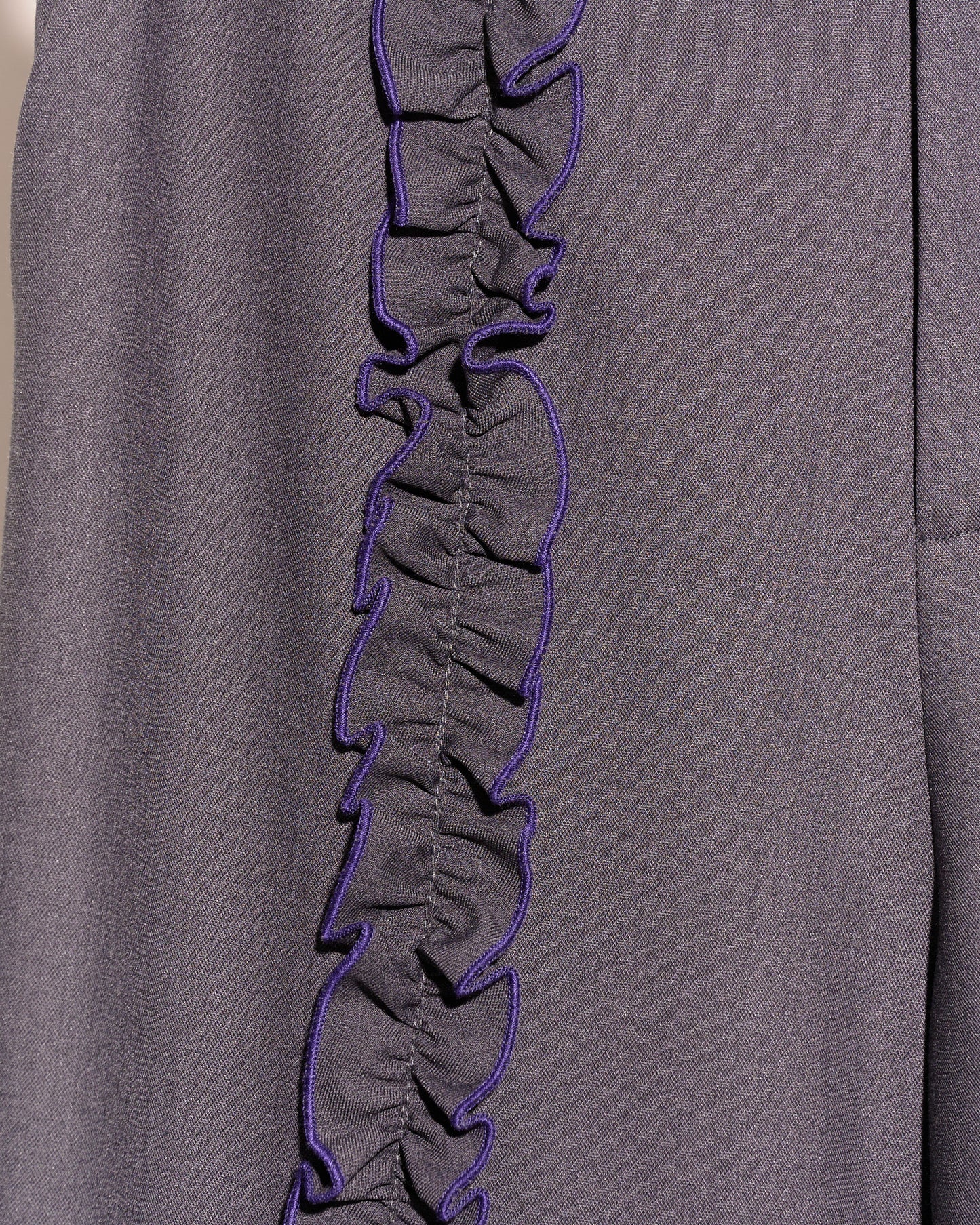 aalis ALLORA double ruffles trim detail straight leg pants (Charcoal)
