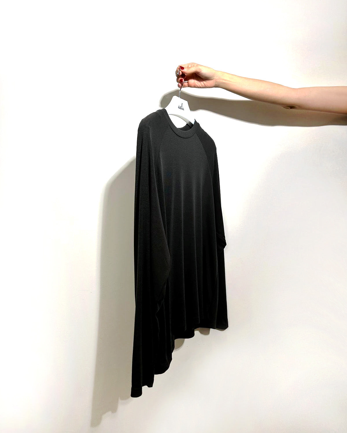 aalis HAROMI raglan sleeves relaxed L/S top (Black)