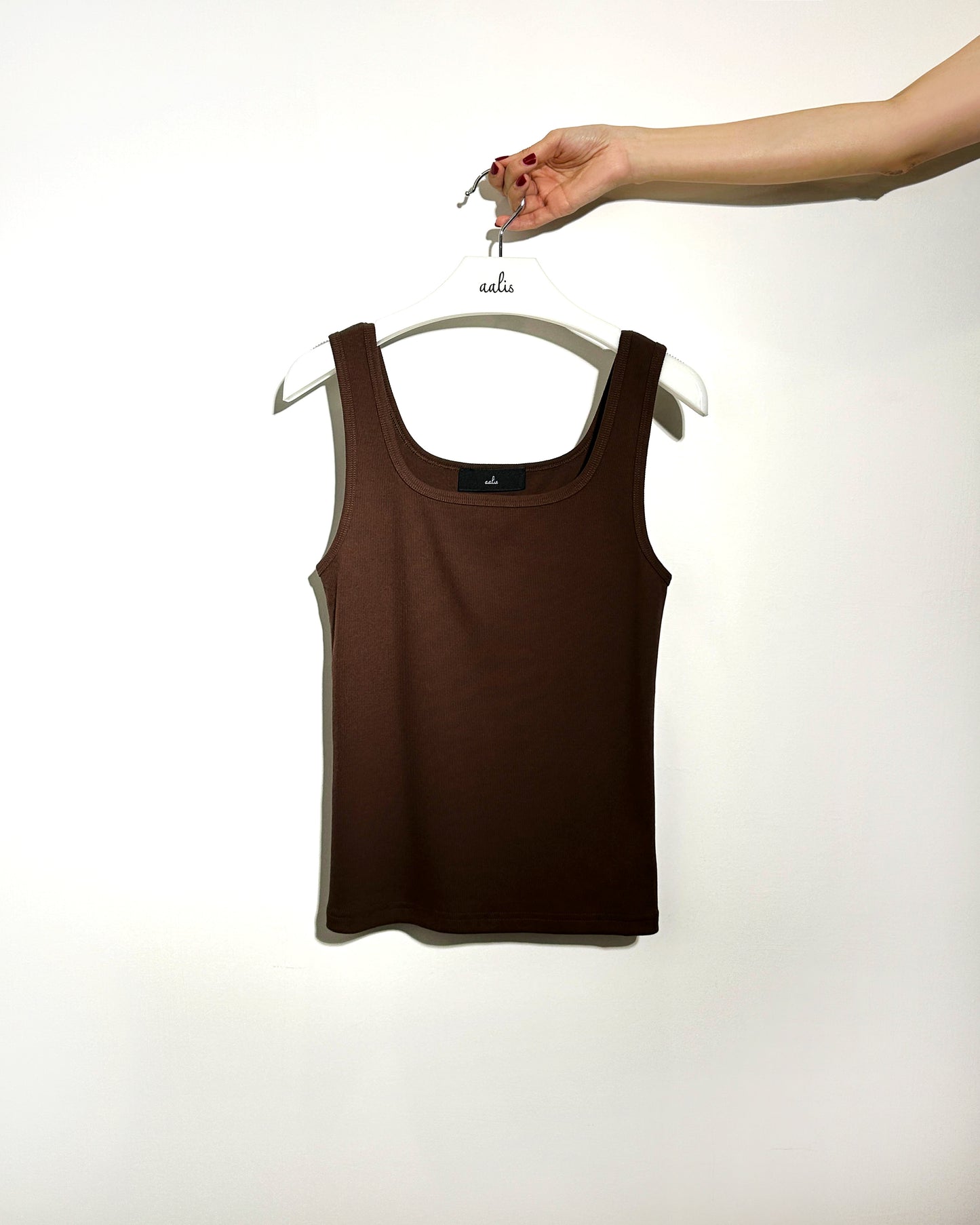 aalis MARITA FW25 square neck ribbed tank (Brown)