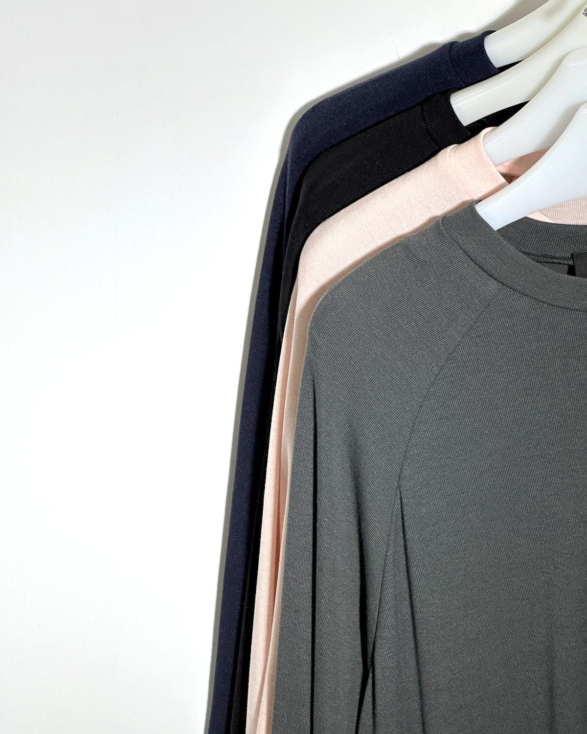 aalis HAROMI raglan sleeves relaxed L/S top (Charcoal)