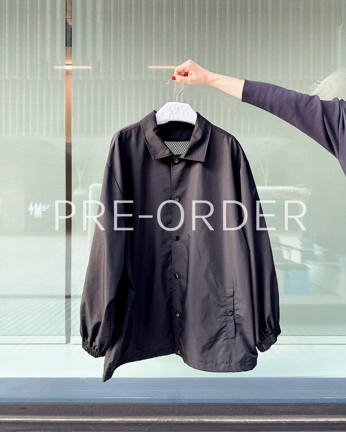 (Pre-order) aalis XYLER mesh panel windbreaker (Black)