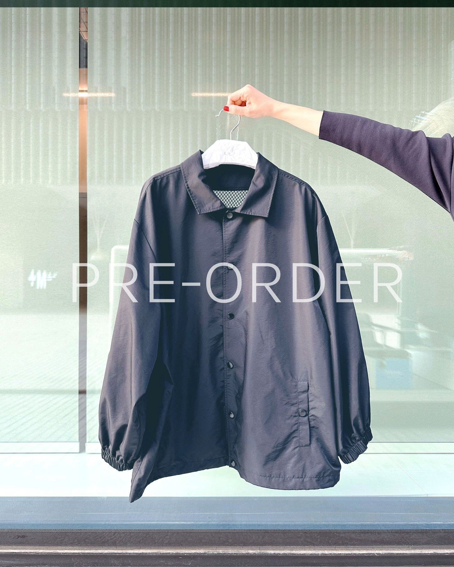 (Pre-order) aalis XYLER mesh panel windbreaker (Charcoal)