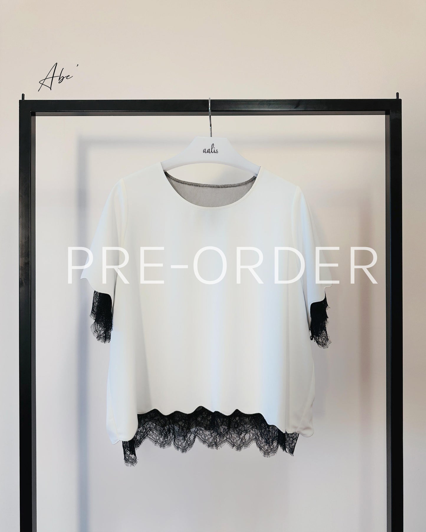 (Pre-order) aalis ABE SS26 scallop edge lace trim top (White Black)
