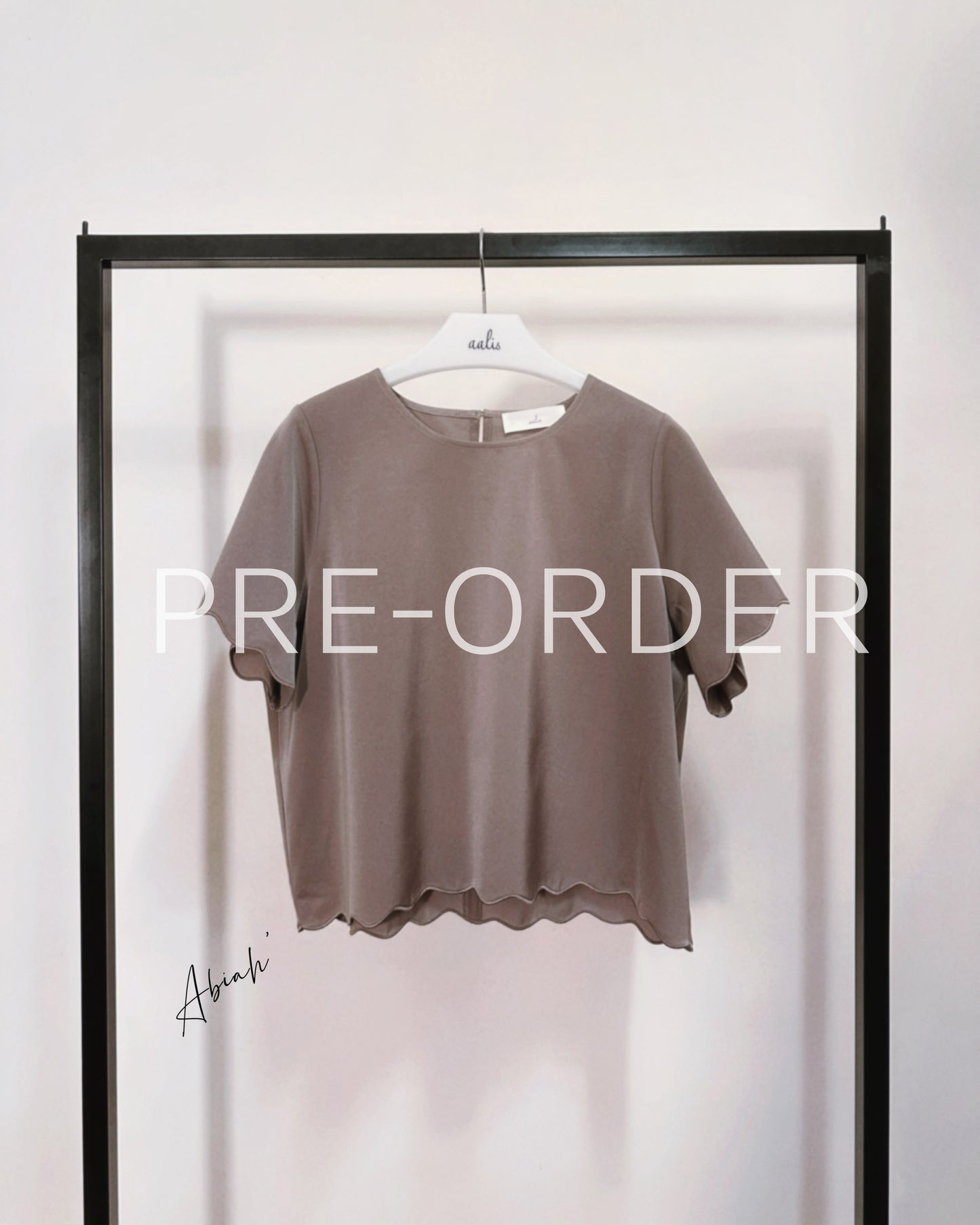 (Pre) aalis ABIAH SOLID SS26 scallop edge top (Coco)