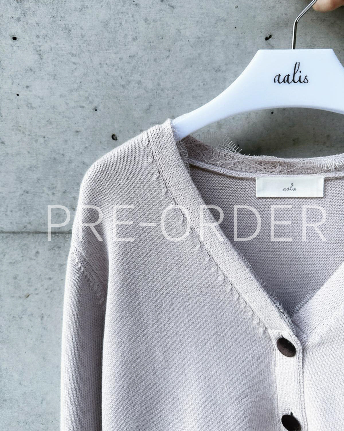 (Pre-order) aalis CHARLEE velvet panel V neck cardigan (Dusty Pink)