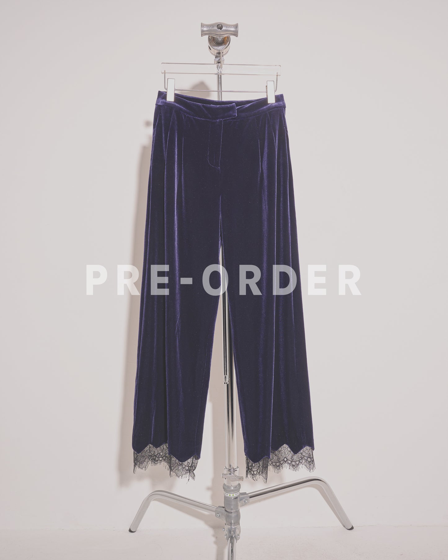(Pre-order) aalis SEBBIE LACE velvet pants (Purple lace)