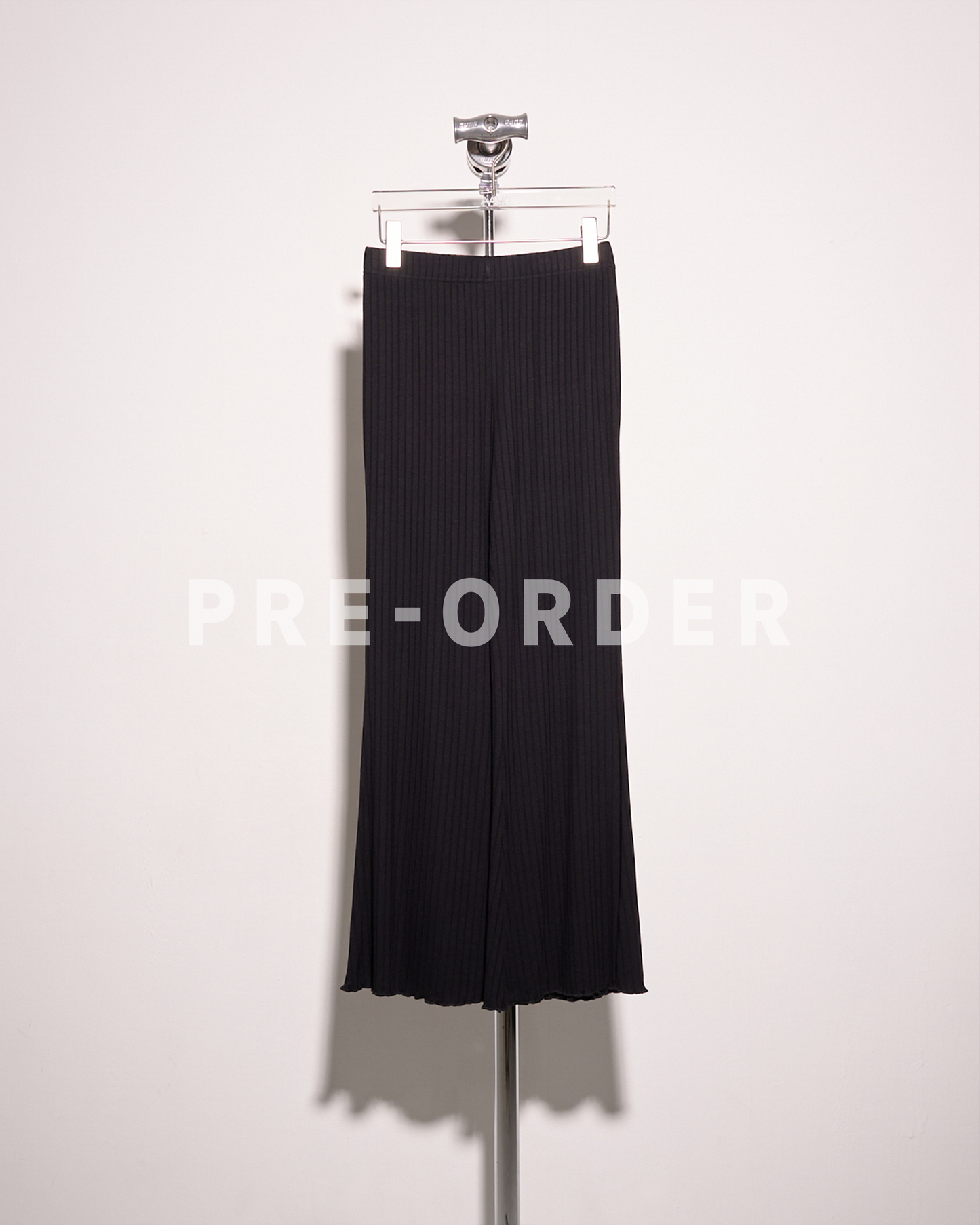 (Pre-order) aalis DENIA SS25 ruffle hem pants (Black)