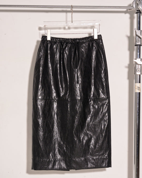 Load image into Gallery viewer, aalis RYLIE faux leather skirt (Black)
