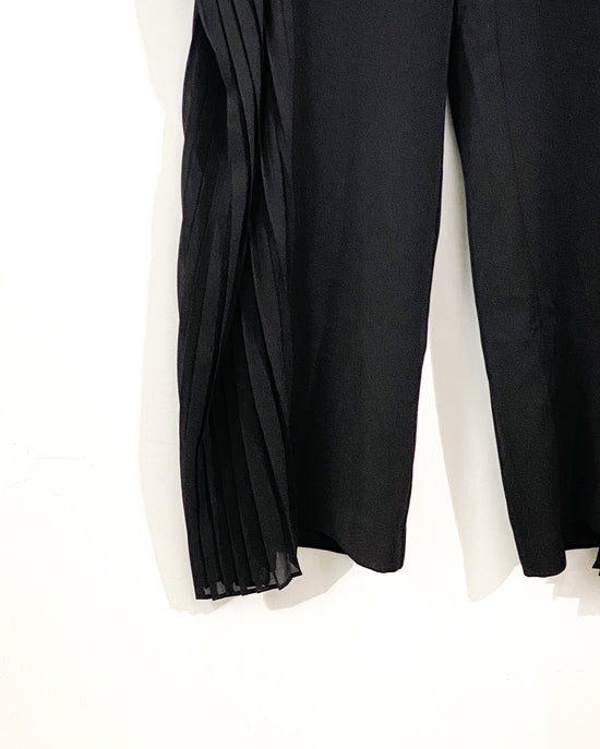 aalis LAM cutout chiffon side pleated pants (Black)