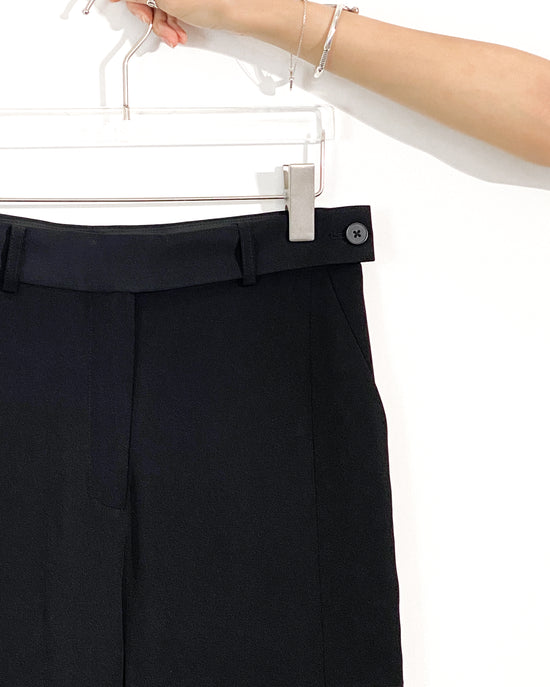 aalis LAM cutout chiffon side pleated pants (Black)