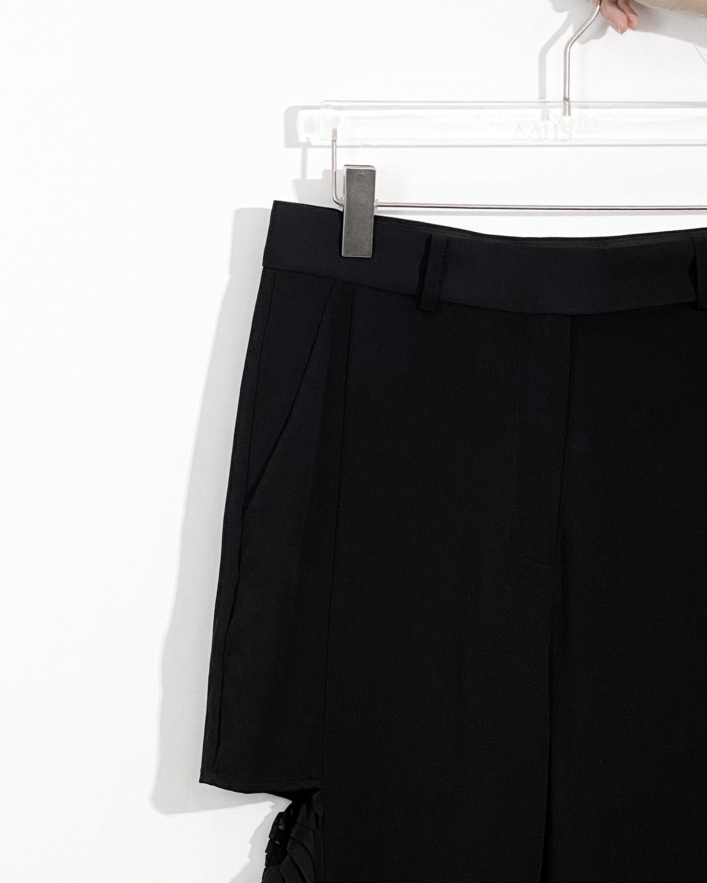 aalis LAM cutout chiffon side pleated pants (Black)