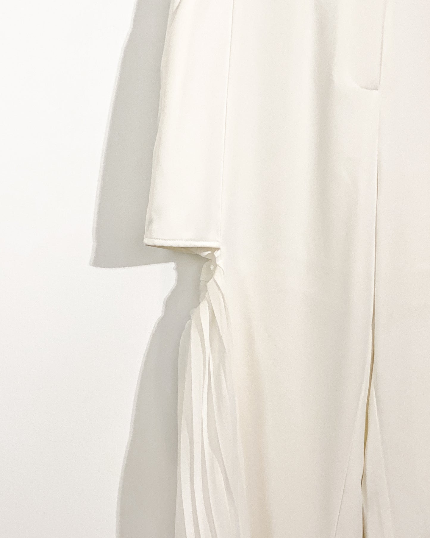 aalis LAM cutout chiffon side pleated pants (White)