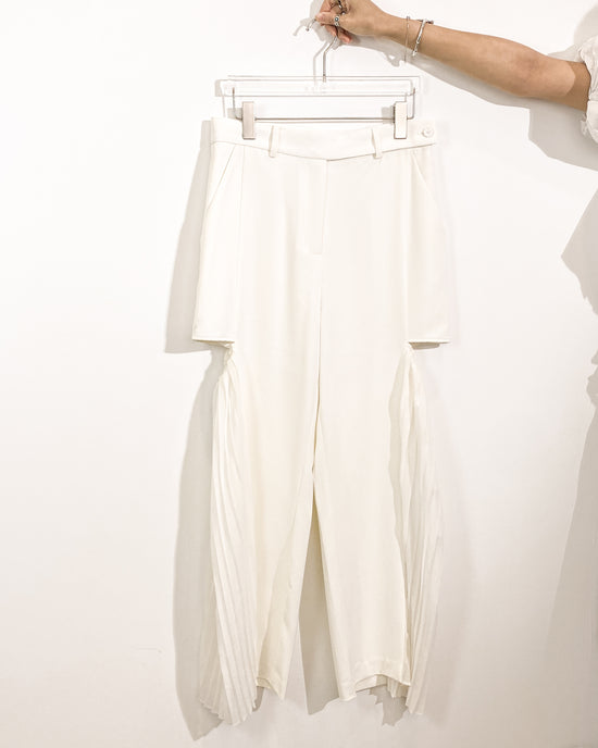 aalis LAM cutout chiffon side pleated pants (White)