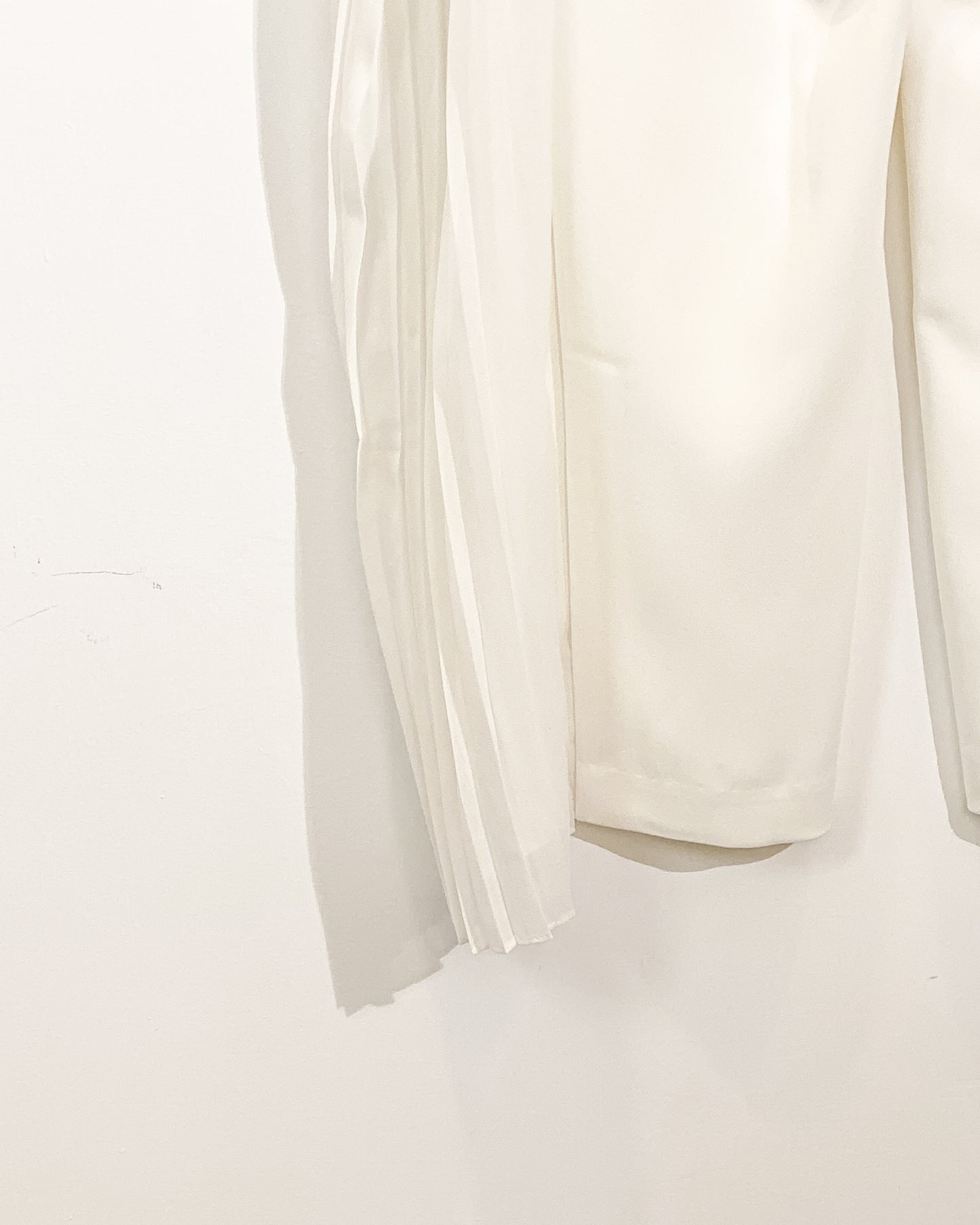 aalis LAM cutout chiffon side pleated pants (White)