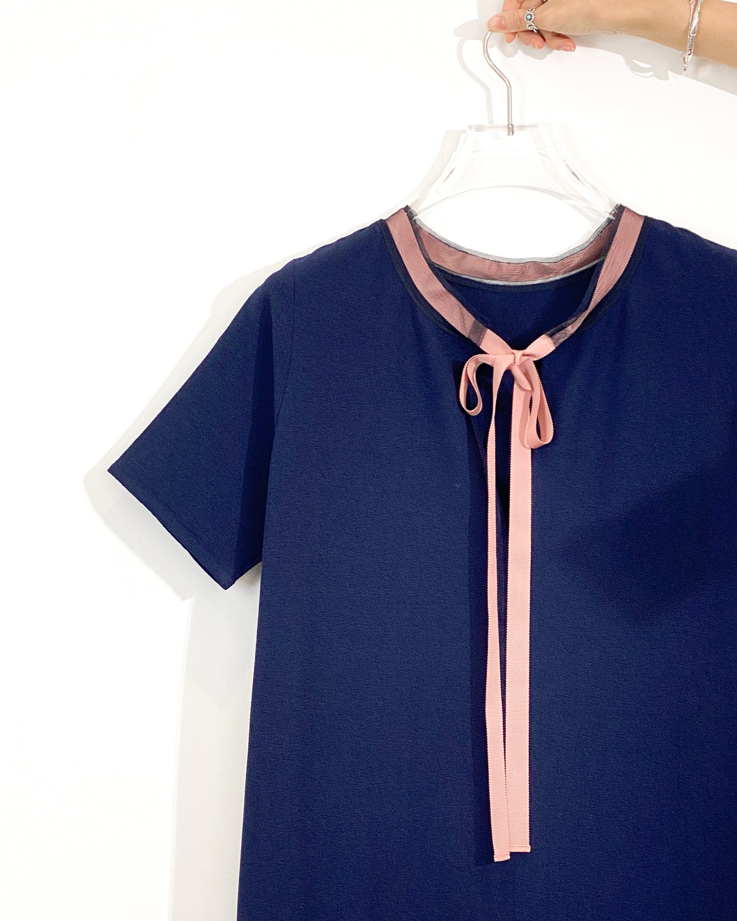 aalis KEMI mesh collar grosgrain ribbon tie on the back bias cut dress (Navy)