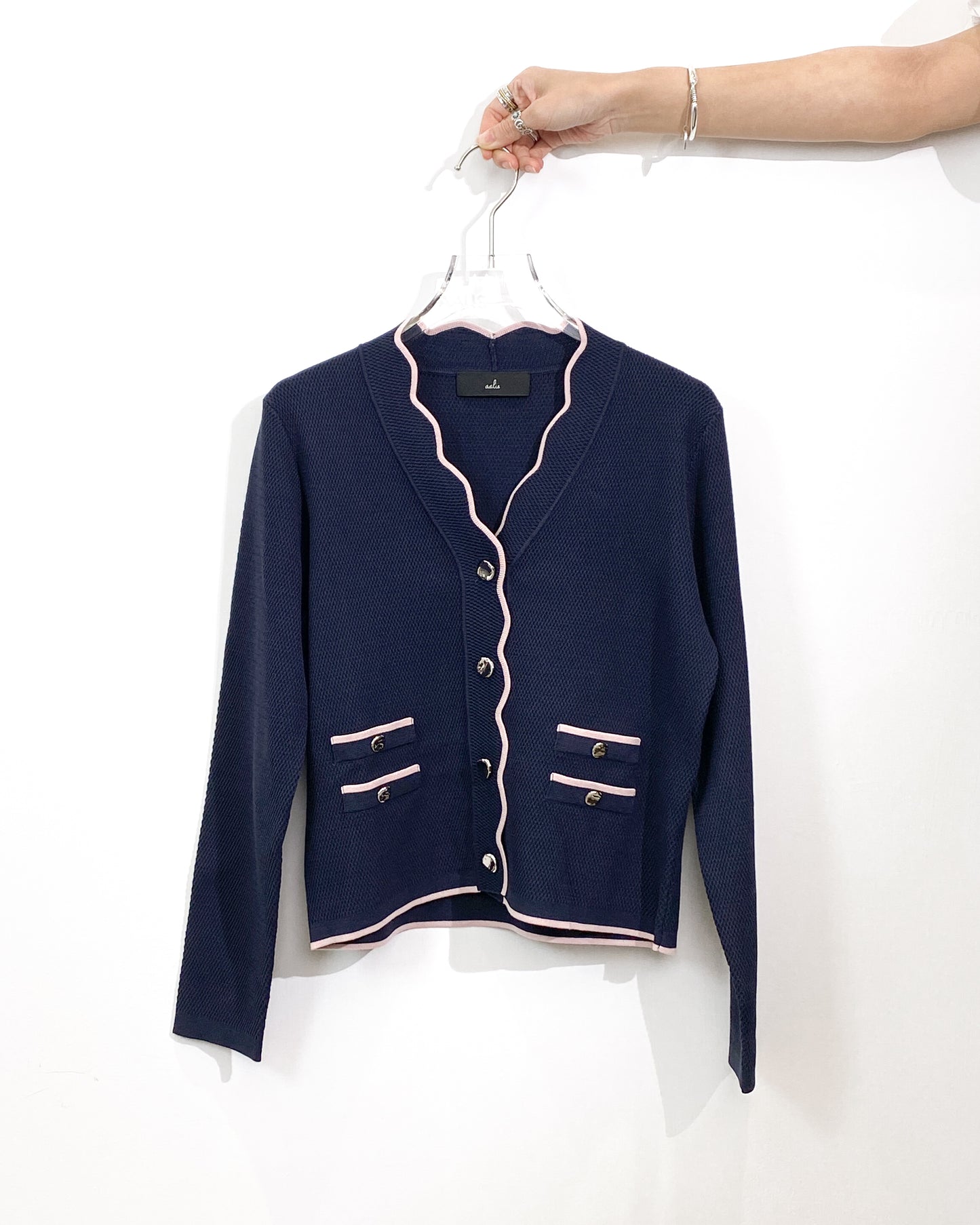 aalis MAG FW25 scallop edge color blocking 4 pockets cardigan (Navy mix)