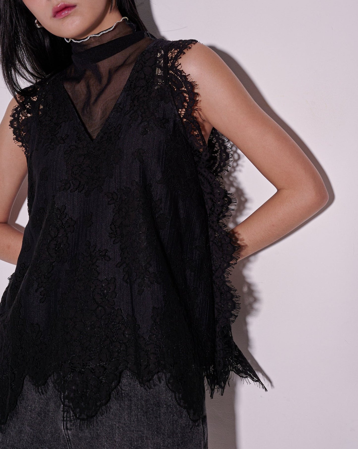 aalis HERMA v neck a line lace top (Black)