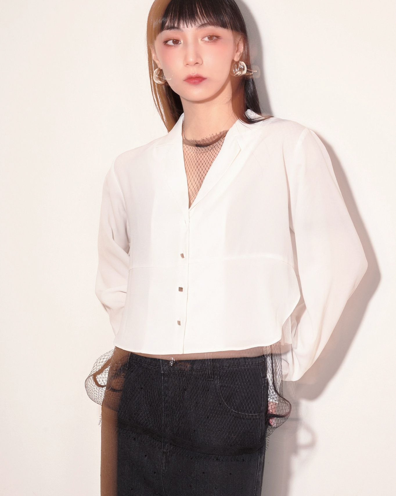 aalis BIA mesh layer V neck shirt (White)