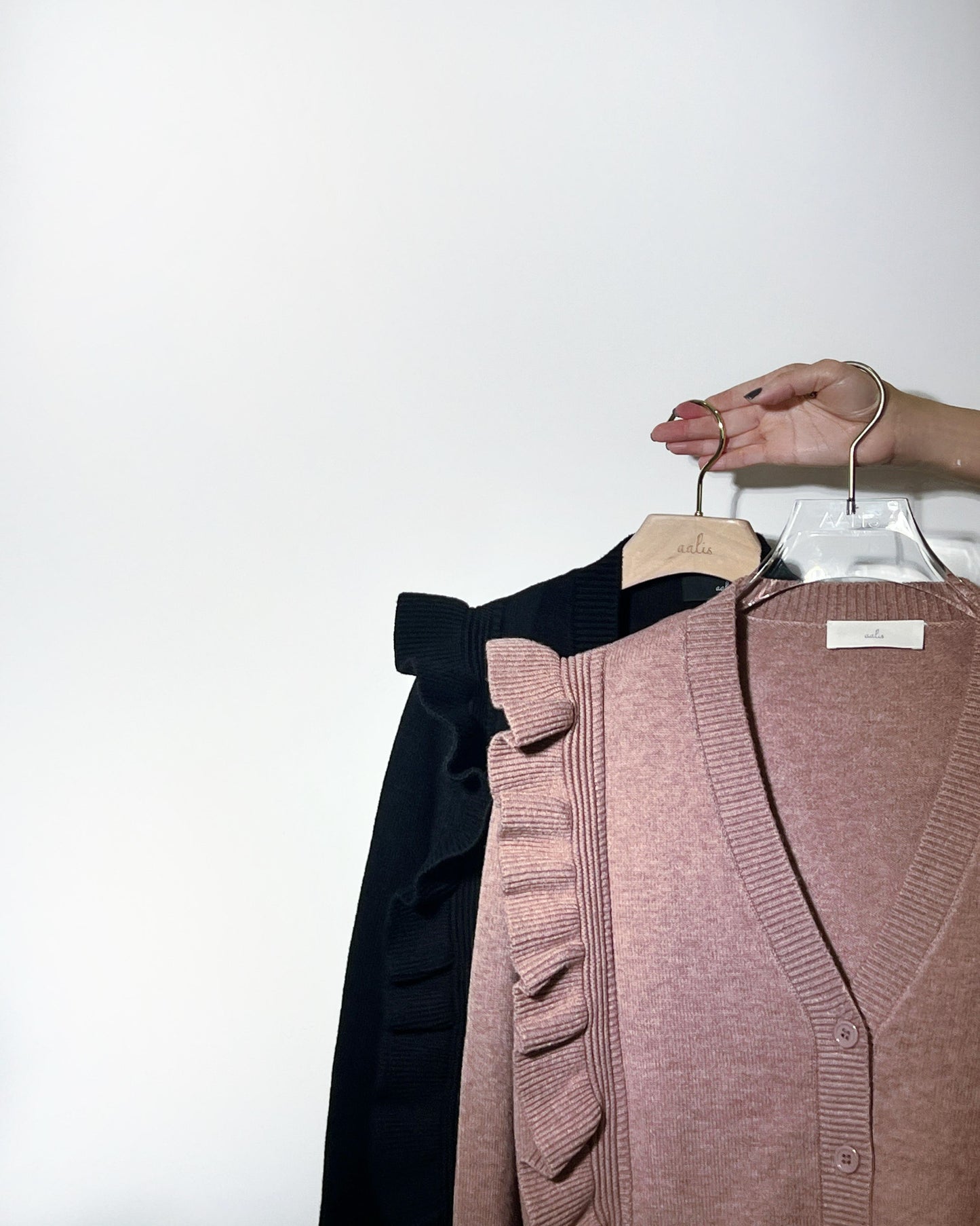 aalis SHINO side cascade ruffle V neck cardigan (Dusty Pink)