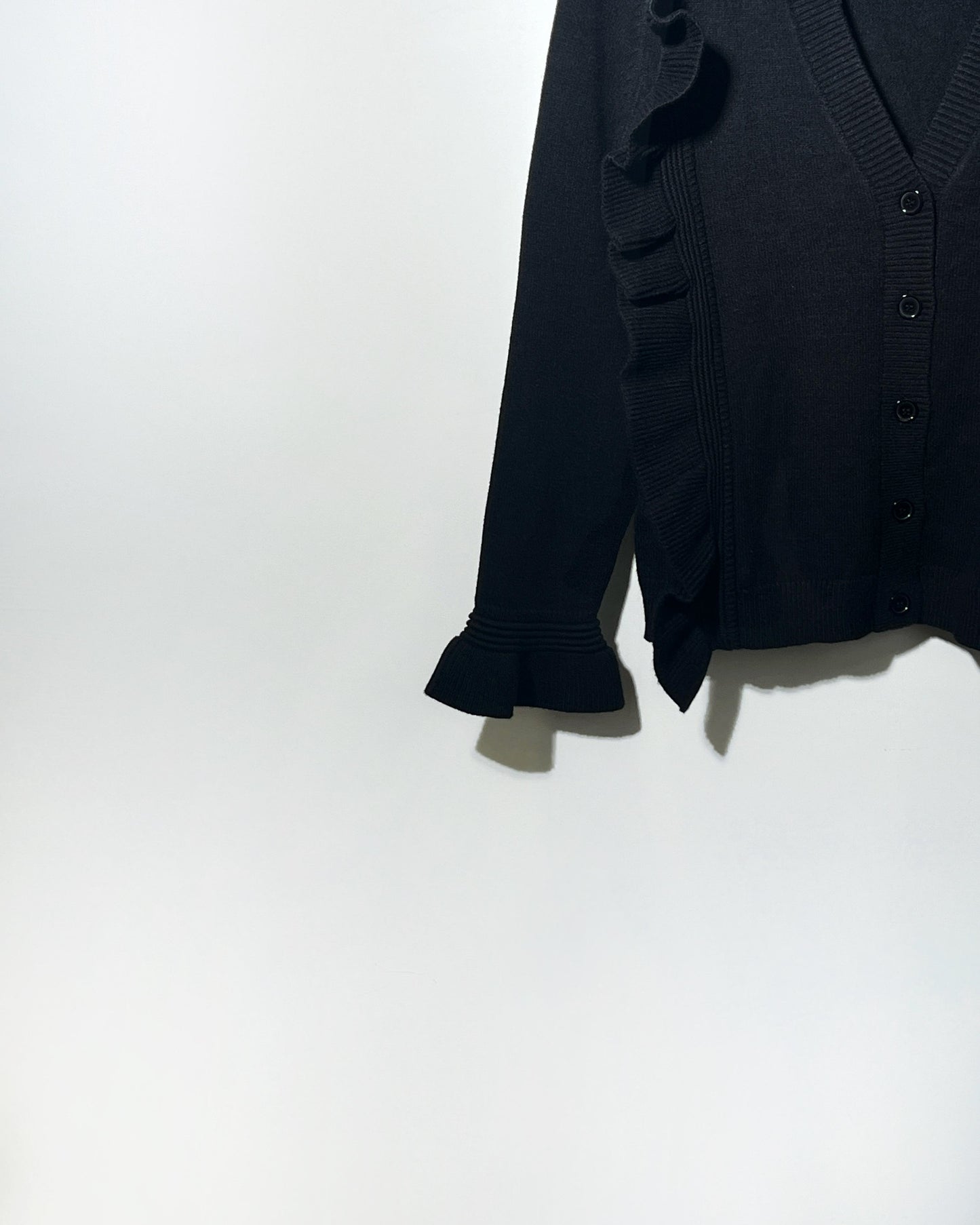 aalis SHINO side cascade ruffle V neck cardigan (Black)