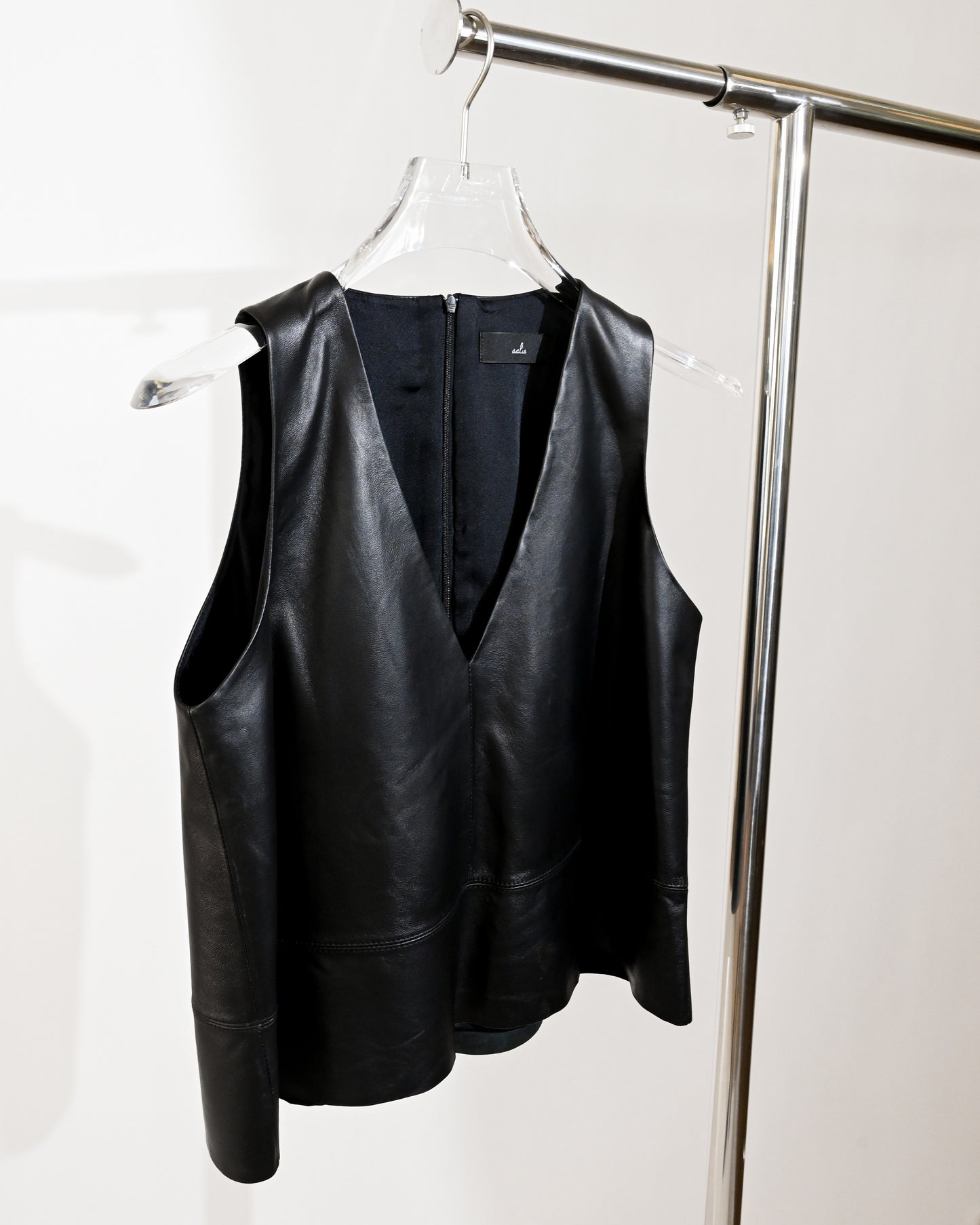 aalis TEXAS v neck leather top (Black)