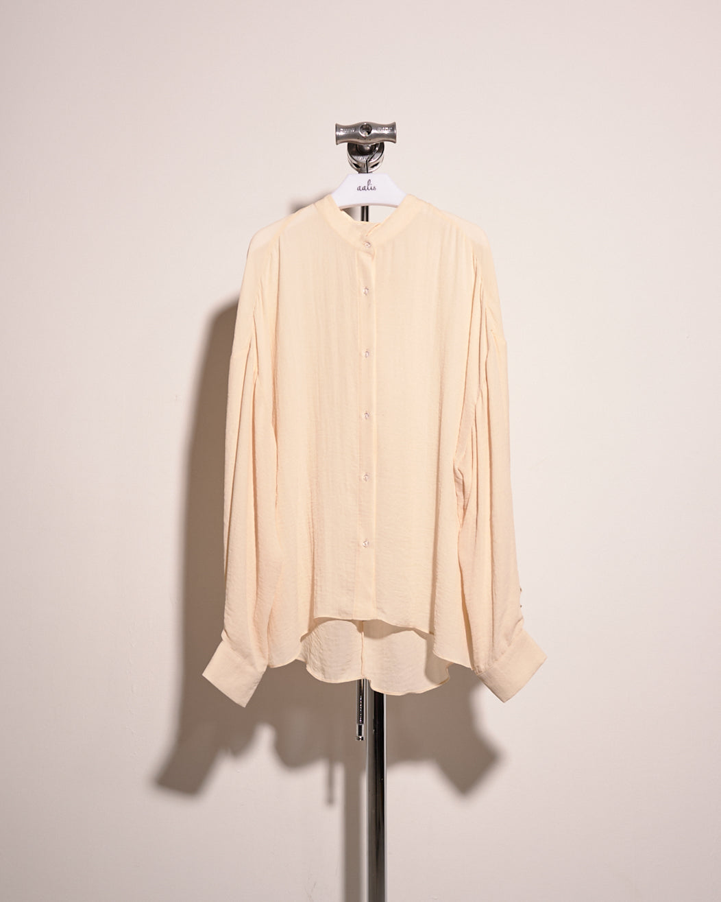 aalis PIONY POLY twisted knot on the back shirt (Ivory)