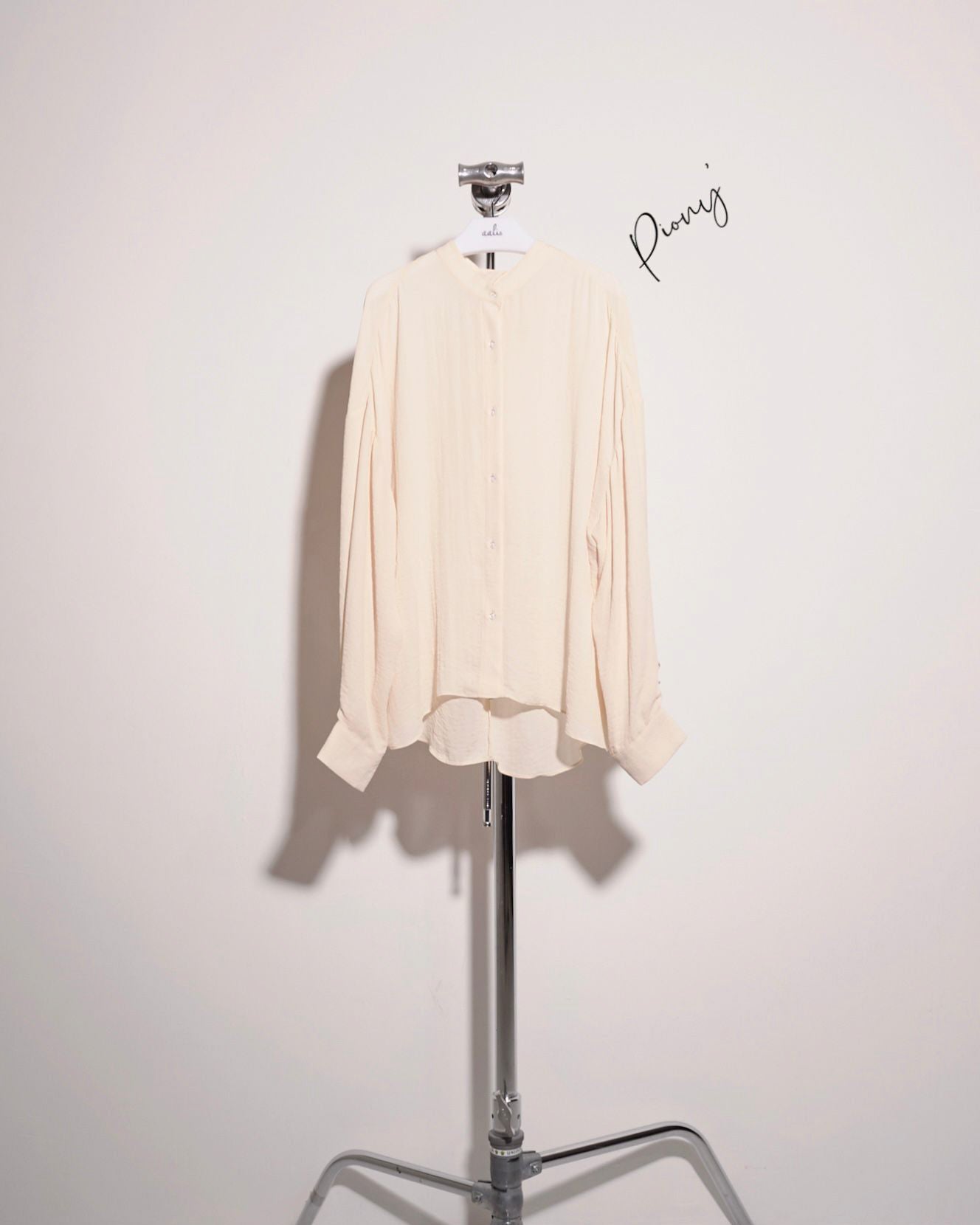 aalis PIONY POLY twisted knot on the back shirt (Ivory)