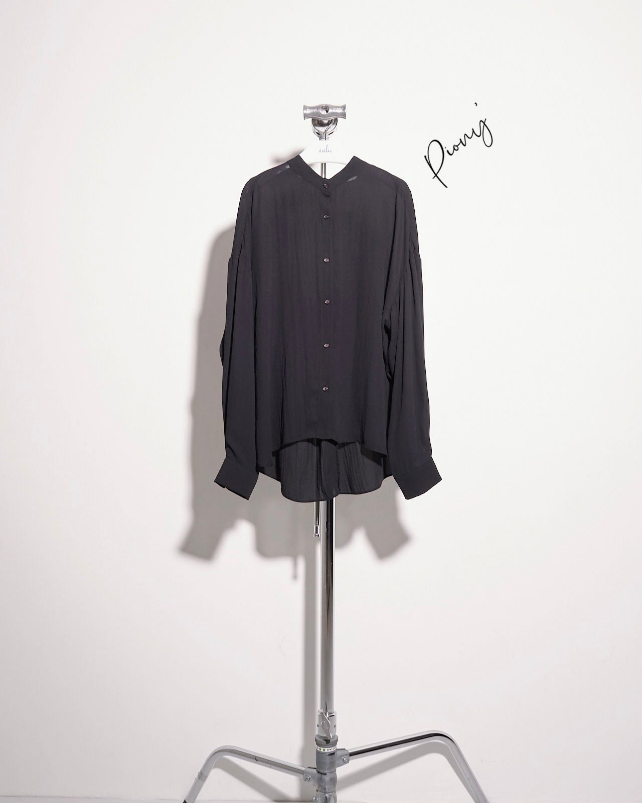 aalis PIONY POLY twisted knot on the back shirt (Black)