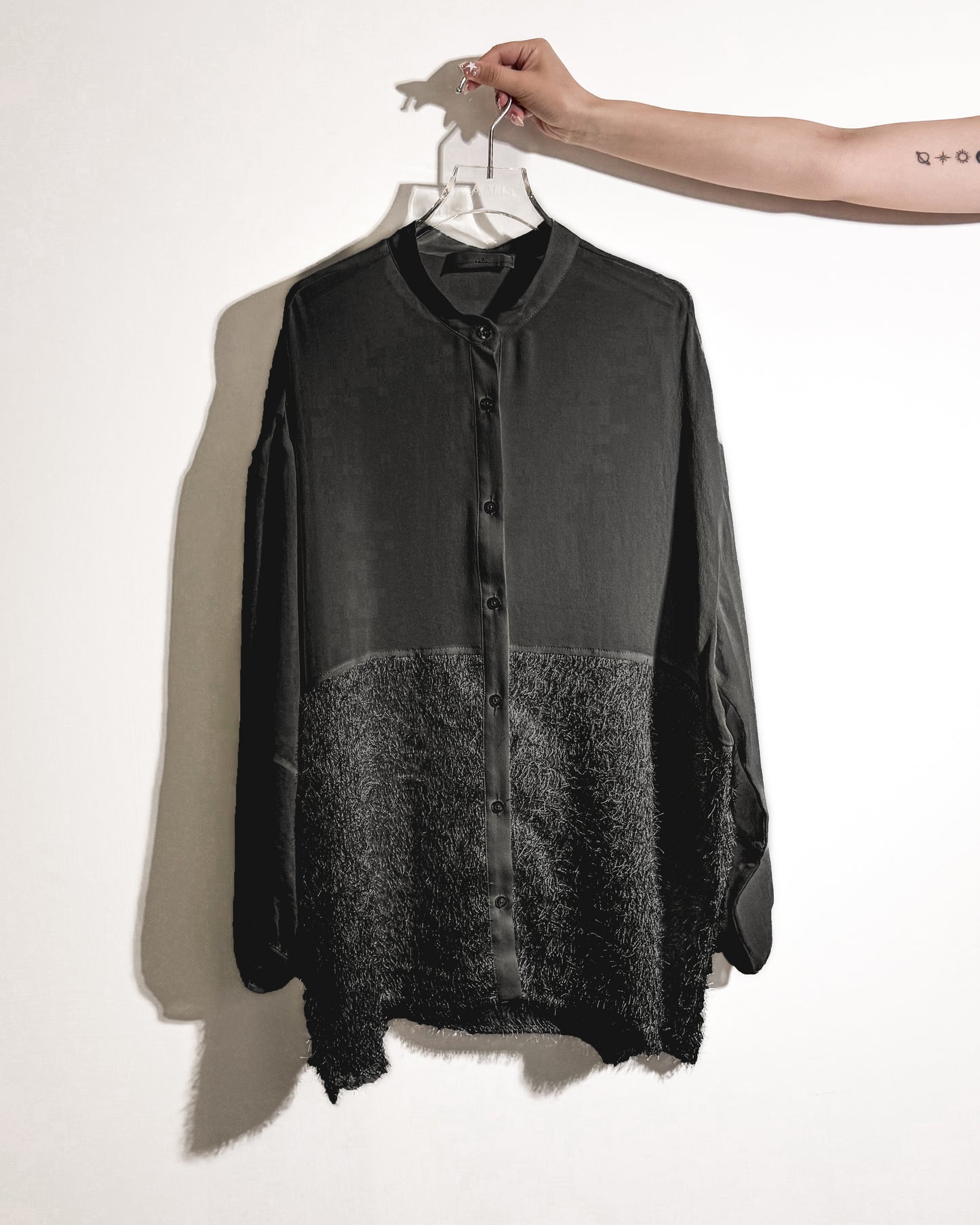 aalis WHITNEY furry panel stand collar blouse (Black)