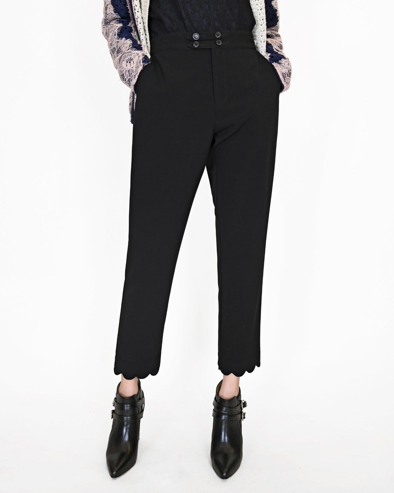 aalis KARA scallop edge pants (Black)