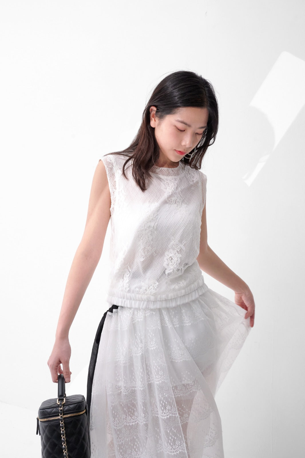 aalis YEE 网布边饰短款蕾丝背心（白色）