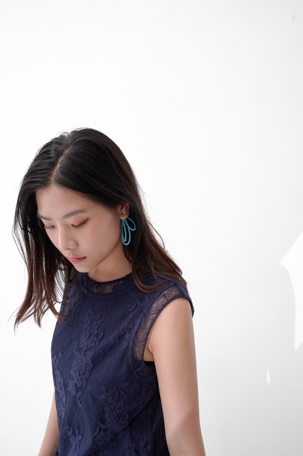 aalis YEE 网布边饰短款蕾丝背心（蓝色）