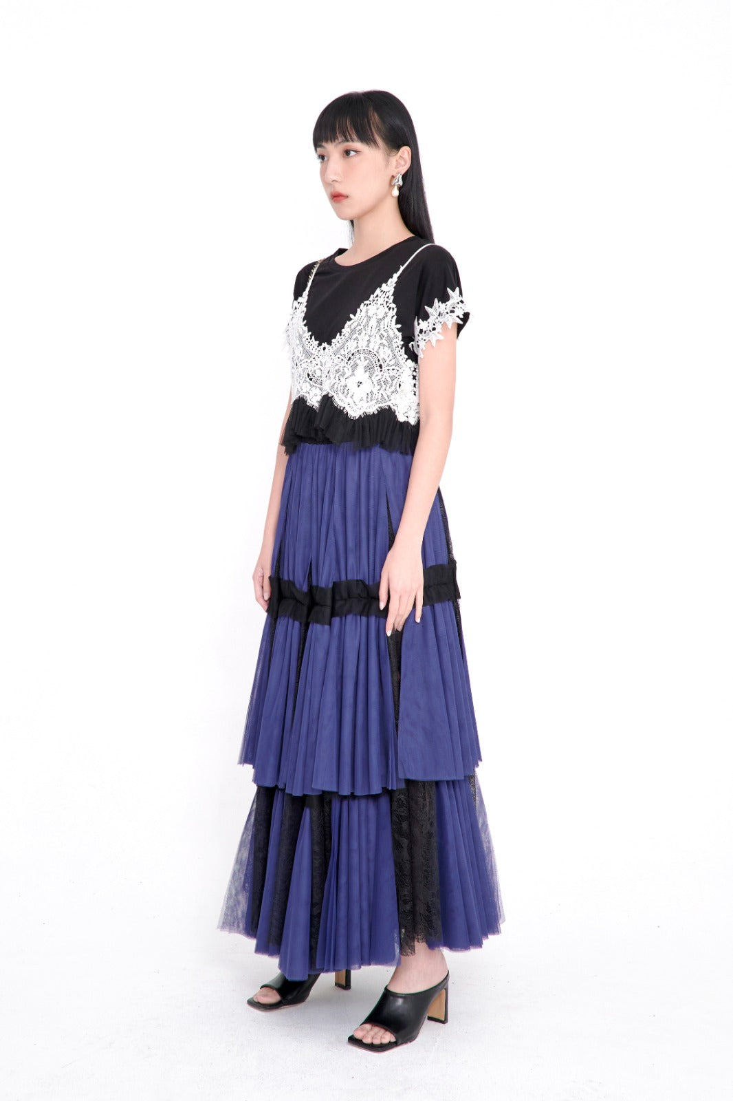 Load image into Gallery viewer, aalis YUA maxi mesh tier skirt (Black lace purple)
