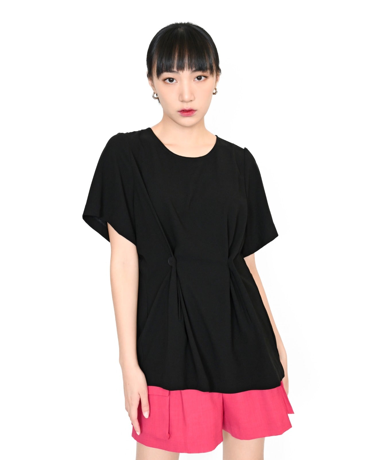 Load image into Gallery viewer, aalis YOKI Woven Tee with buttons detail (Black)
