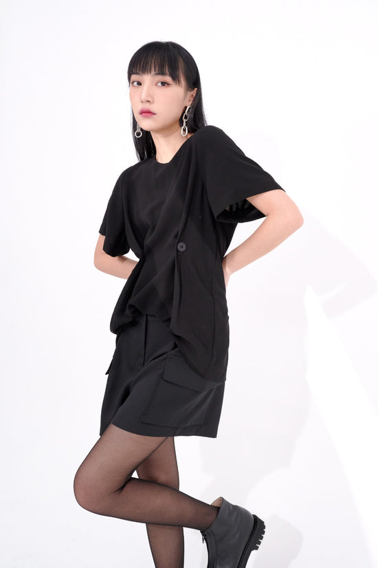aalis YOKI Woven Tee with buttons detail (Black)
