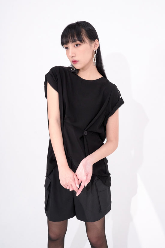 Load image into Gallery viewer, aalis YOKI Woven Tee with buttons detail (Black)
