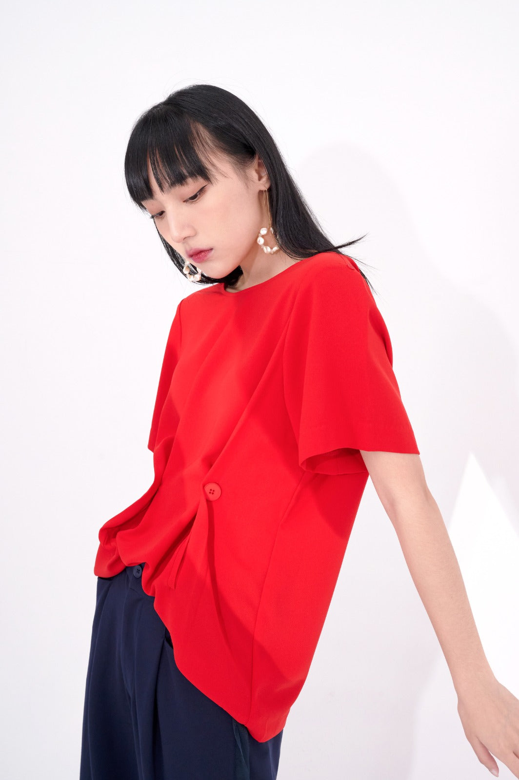 aalis YOKI Woven Tee with buttons detail (Red)