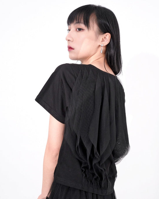 Load image into Gallery viewer, aalis SHION diamond mesh panel detail cropped Tee (Black)
