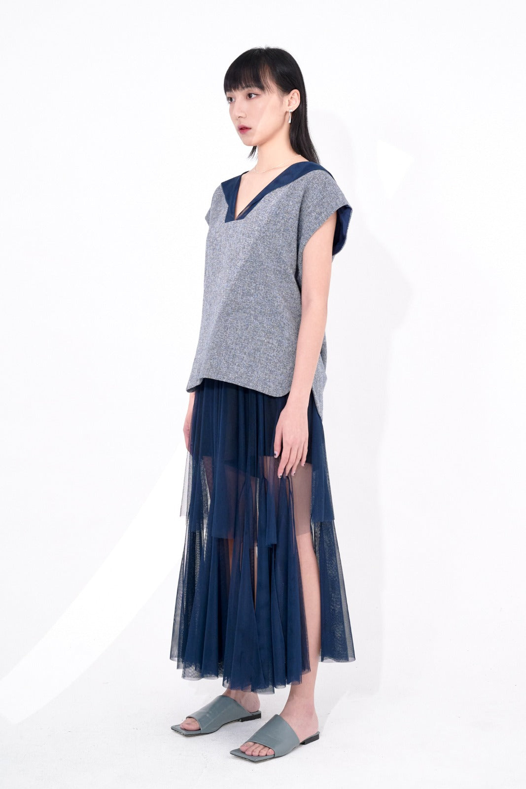 Load image into Gallery viewer, aalis WENDY tweed sleeveless pullover with mesh collar (Navy)
