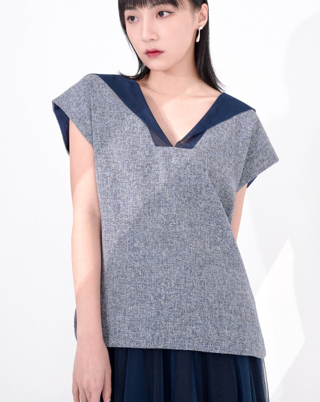 Load image into Gallery viewer, aalis WENDY tweed sleeveless pullover with mesh collar (Navy)
