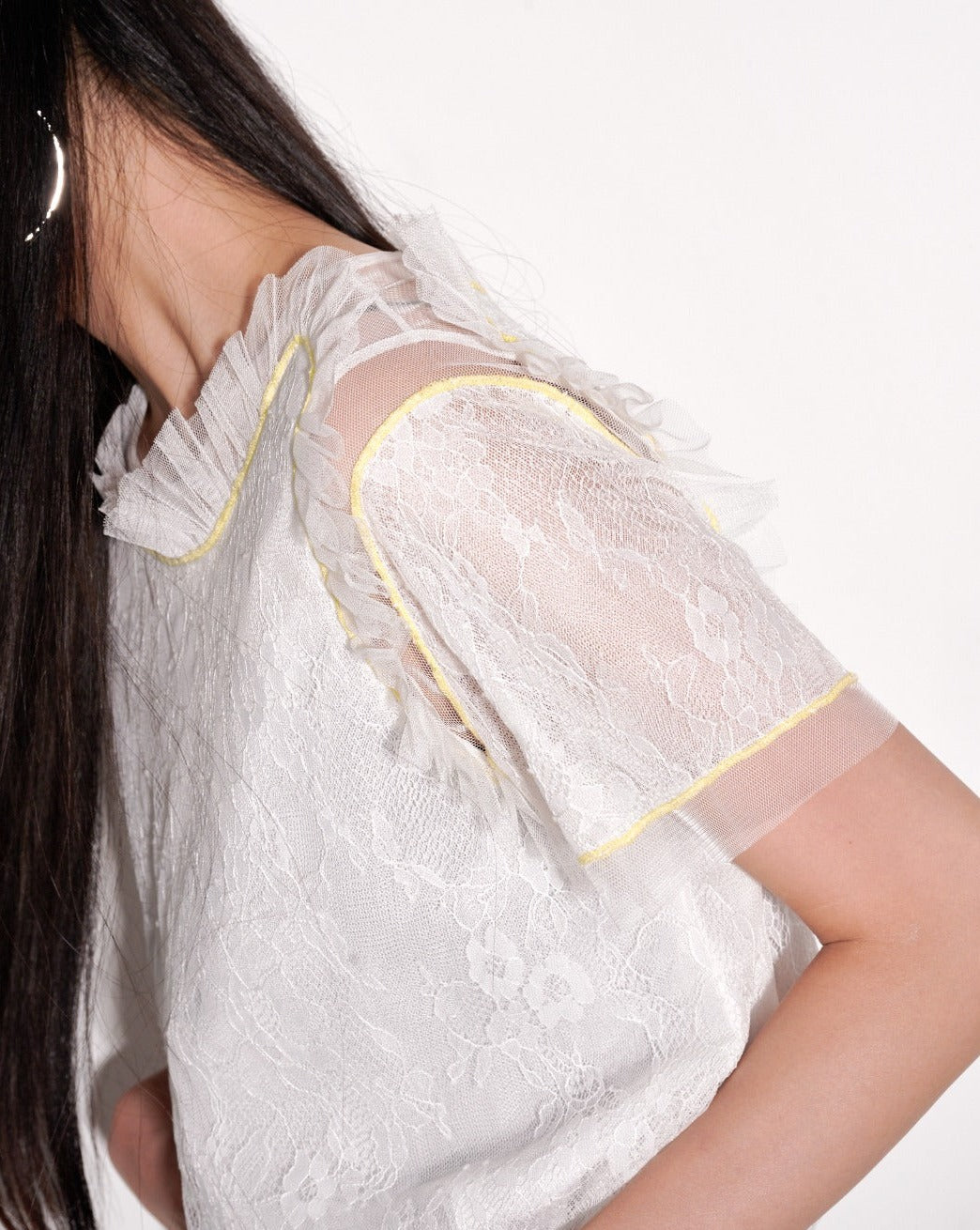 Load image into Gallery viewer, aalis CHIRA pattern motive S/S lace Tee (White)
