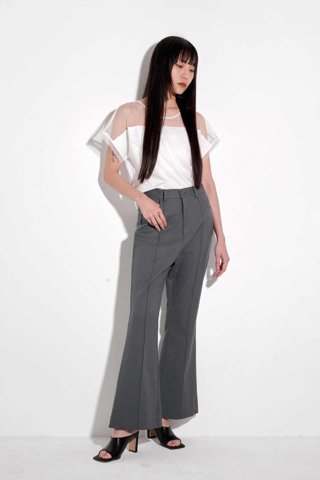 Load image into Gallery viewer, aalis ARSHI fit and flare suiting pants (Grey)
