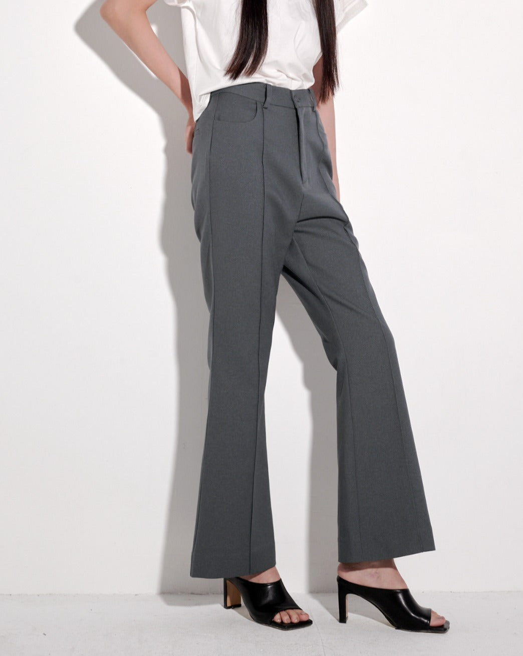 Load image into Gallery viewer, aalis ARSHI fit and flare suiting pants (Grey)
