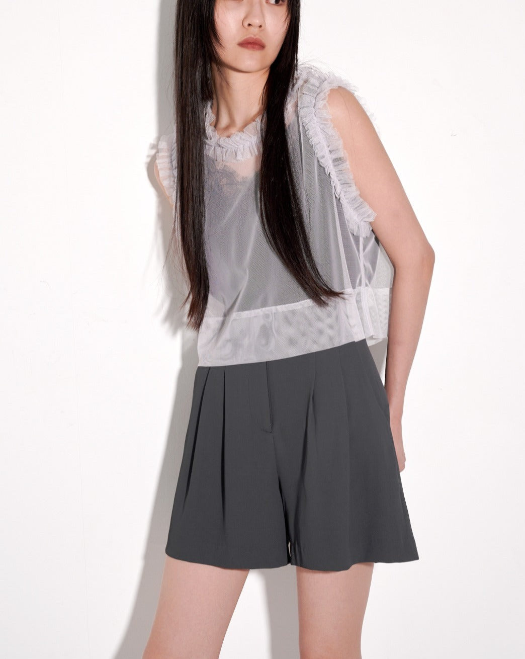 aalis UNA front pleated shorts (Charcoal)